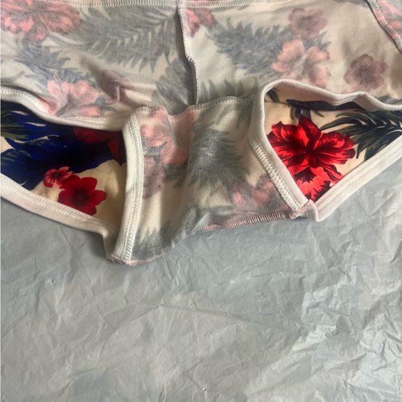 Pink Low Rise Hawaii Print Panties - Picture 11 of 16